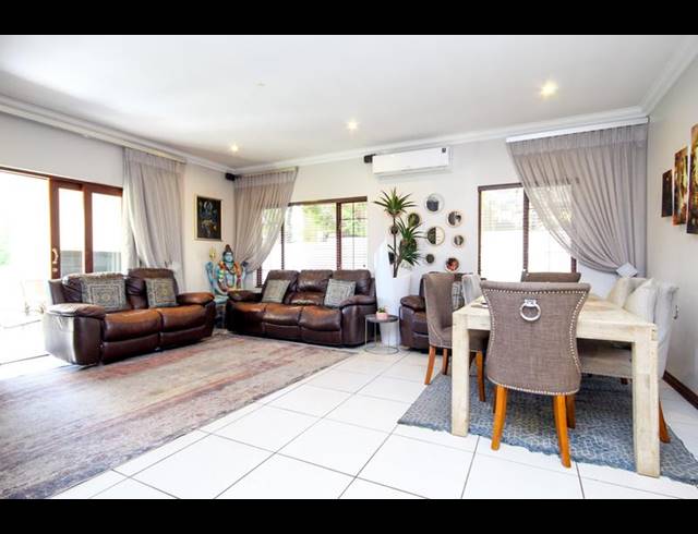 3 BEDROOM TOWNHOUSE FOR SALE IN THATCHFIELD